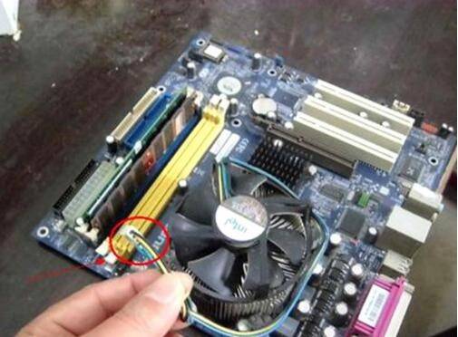 主机加装一台小风扇怎样插线