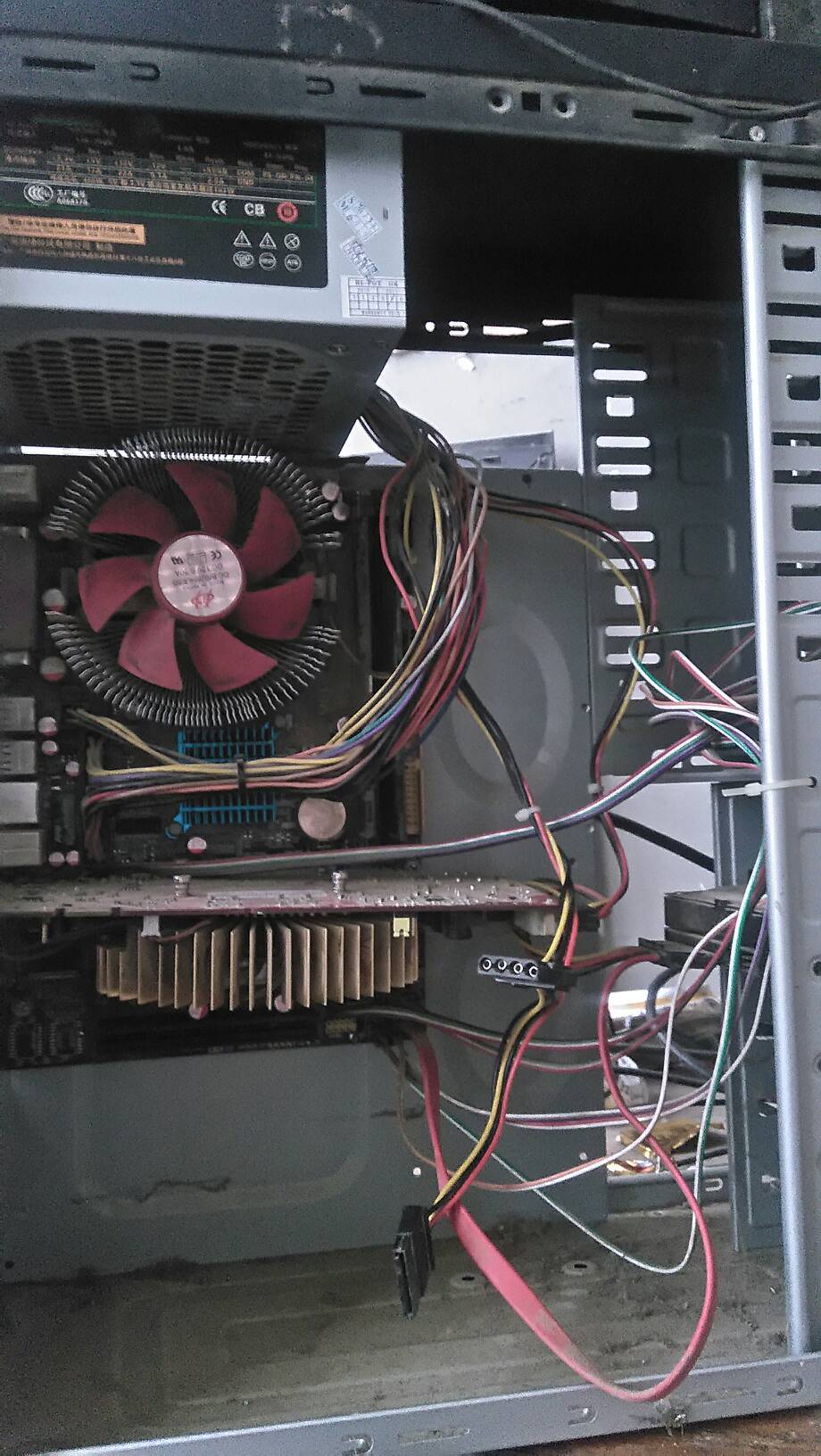 电脑主机面板在哪里