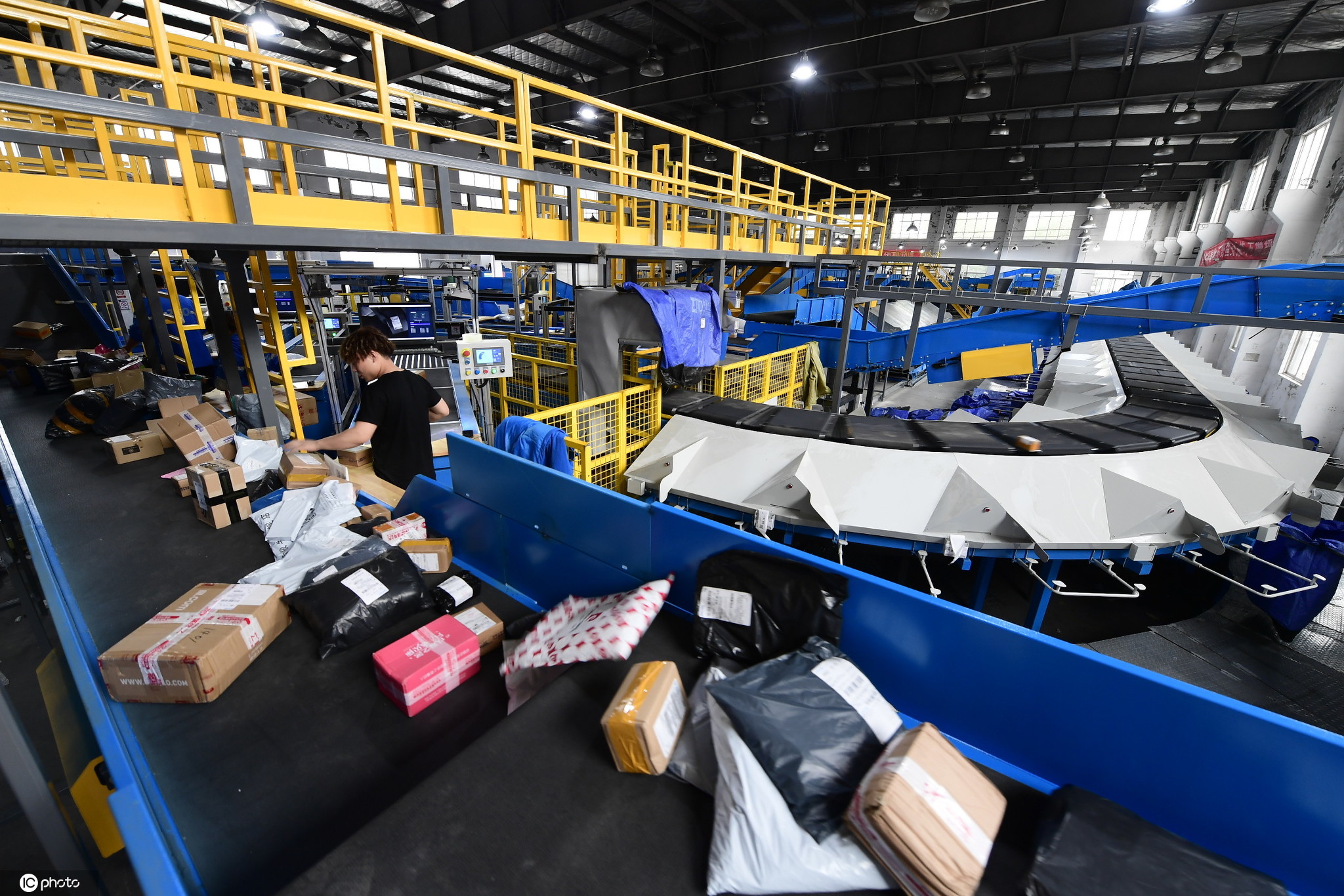 快递邮电脑主机