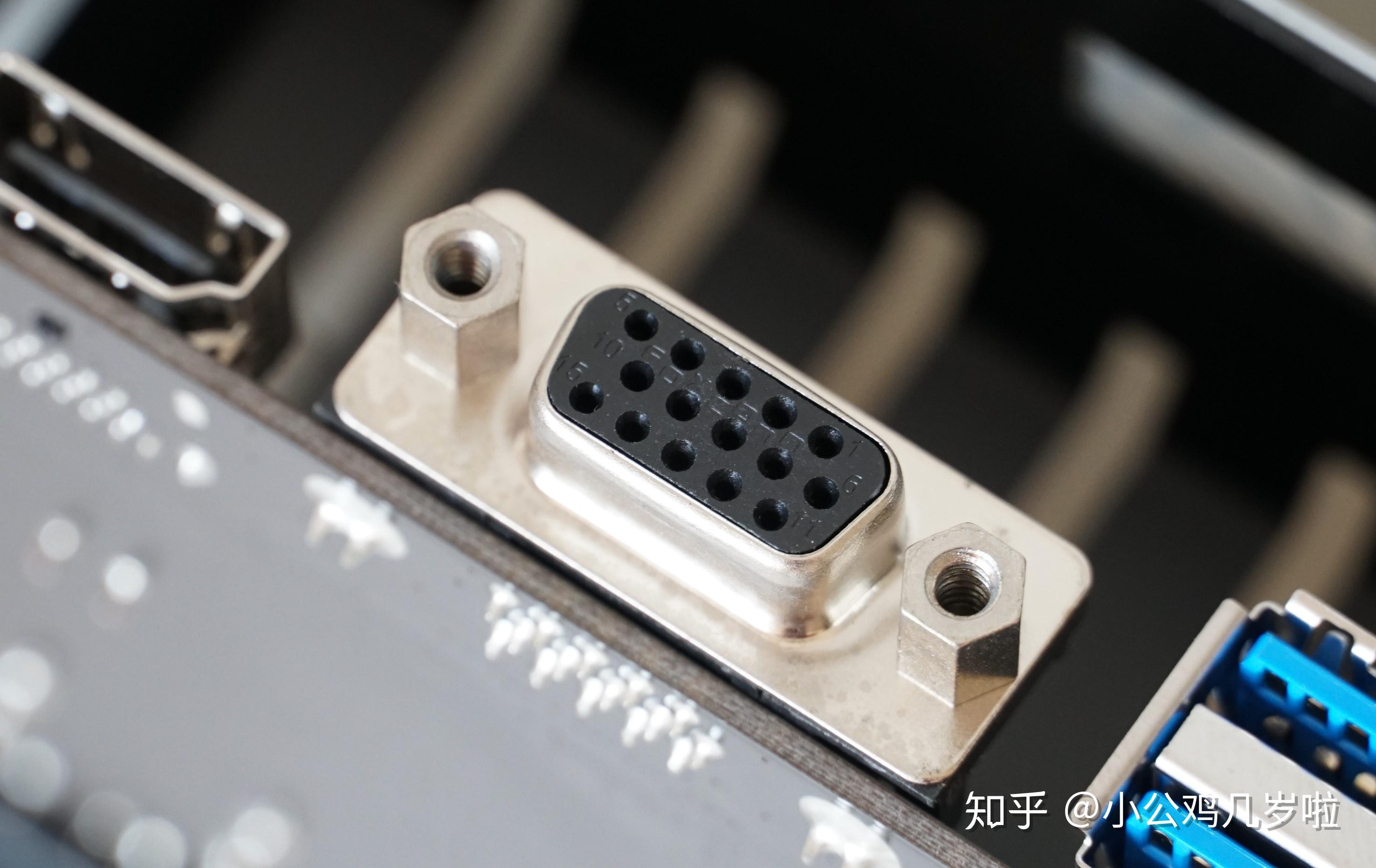 显示器连接主机插头