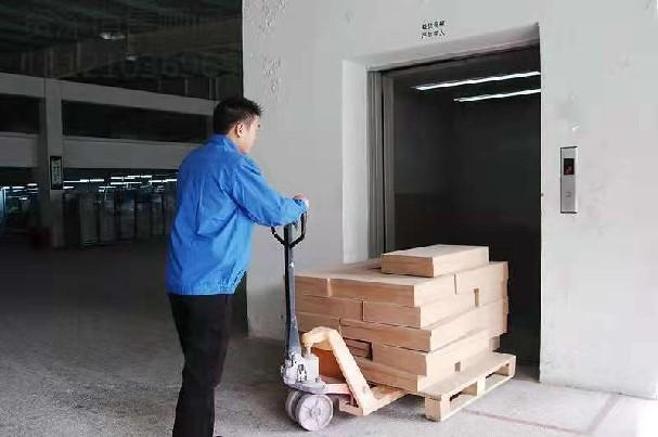 电梯主机运送
