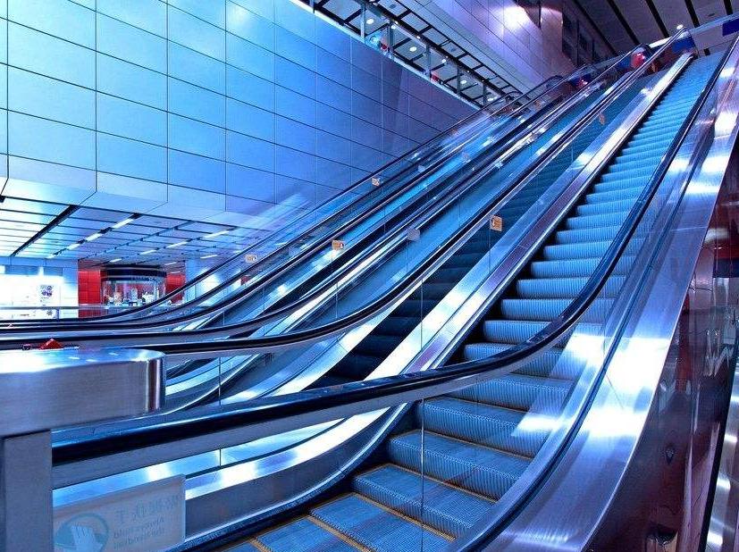 电梯驱动主机放在哪里