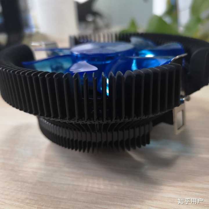 主机加装一台小风扇怎样插线