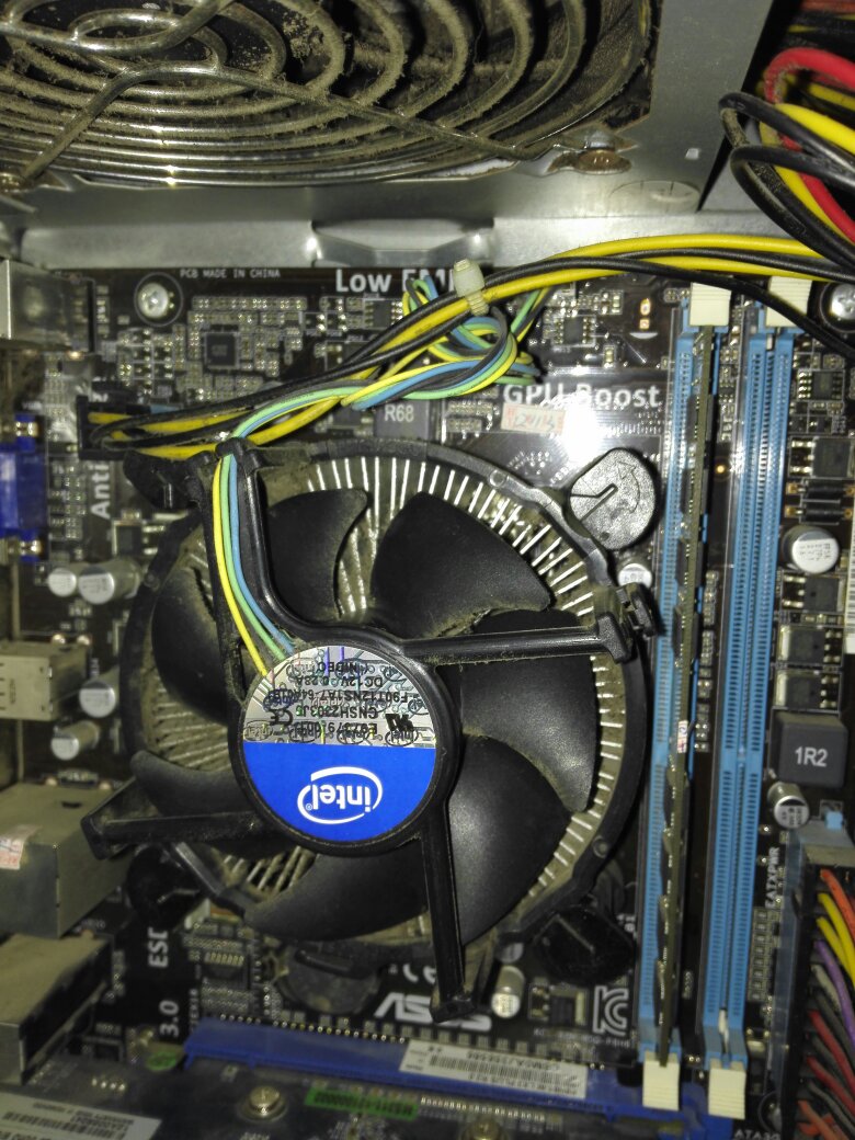 主机散热风扇转一下停一下