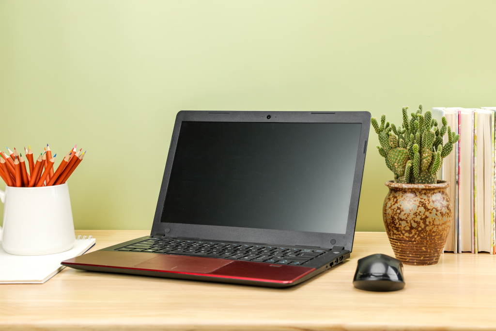 电脑线都插好了主机不亮