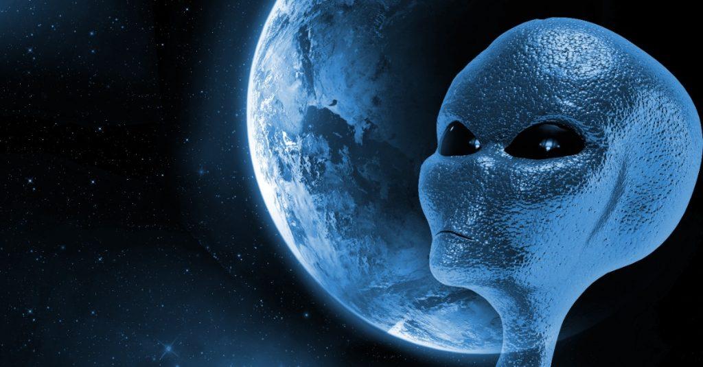 外星人主机后面有绿灯