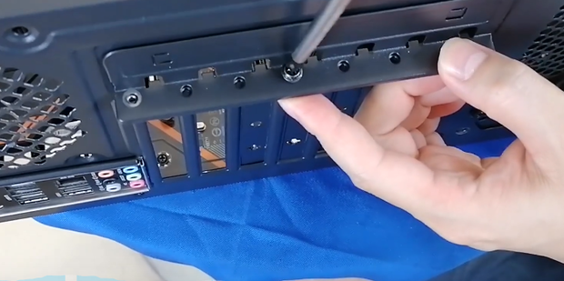 联系主机显卡在哪里