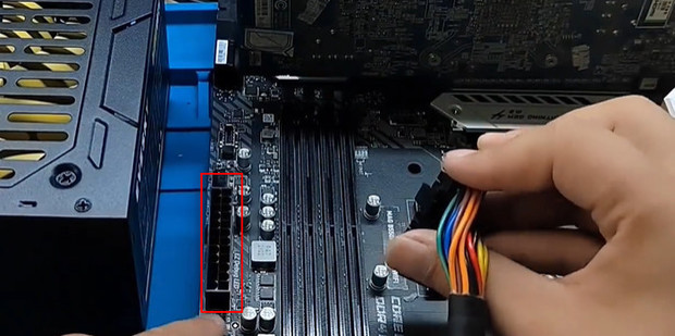 主机电源向哪边