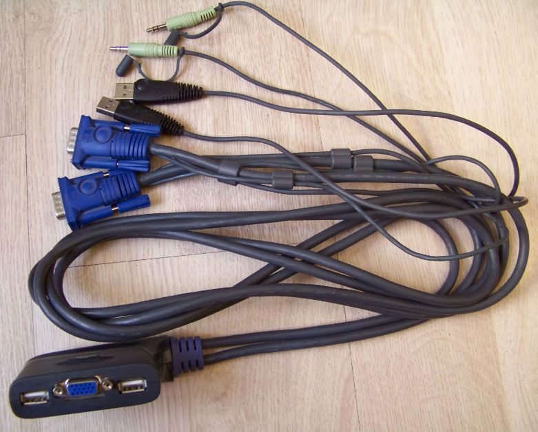 一台主机接四台显示器独立运行